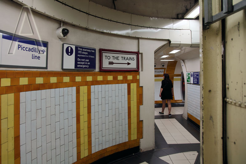  London Underground - Covent Garden